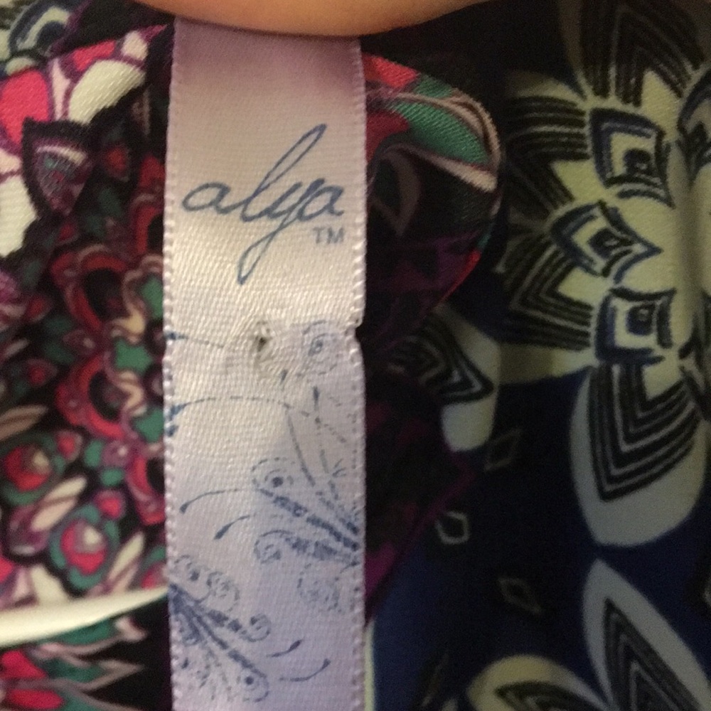 Francesca’s Patterned Tunic Blouse - image 5